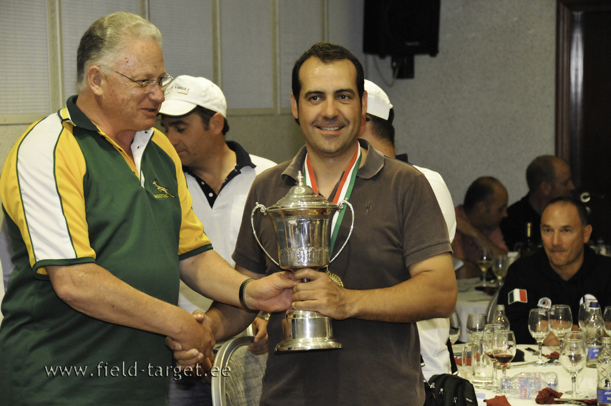 Jose nimi graveeritakse karikale aastanumbri 2010 taha